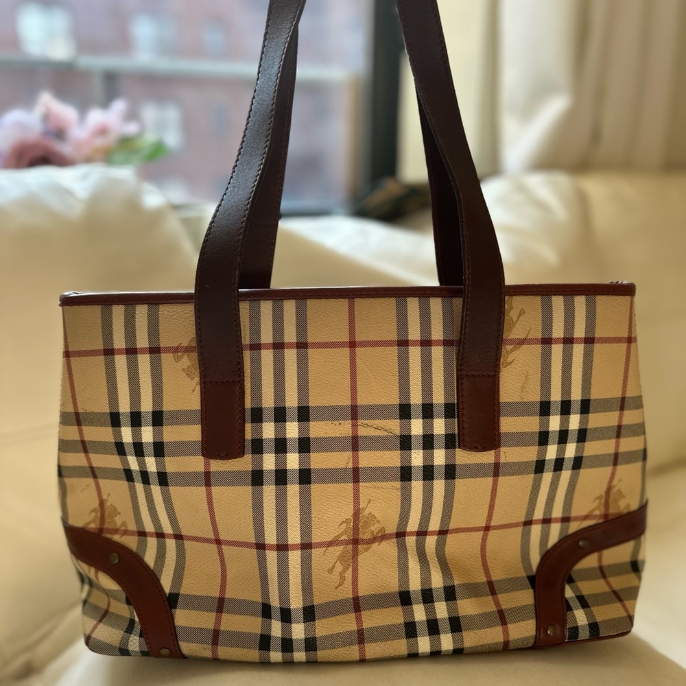 BURBERRY Medium Tote